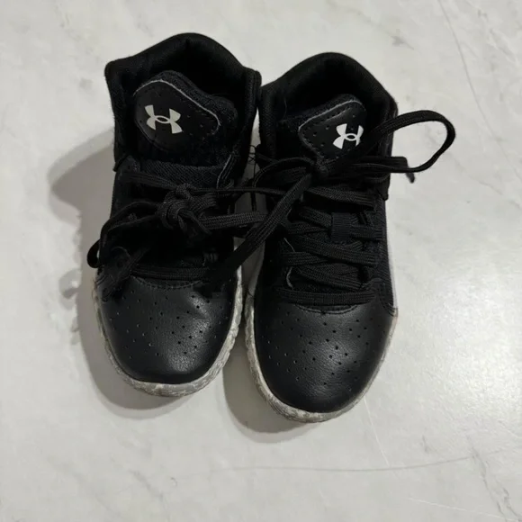 Under armour boy tennis shoes. Size 11.5 - Picture 2 of 5